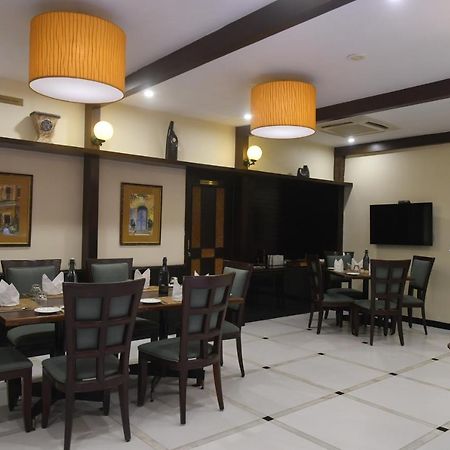 The Richmond Hotel Pondicherry Exterior photo